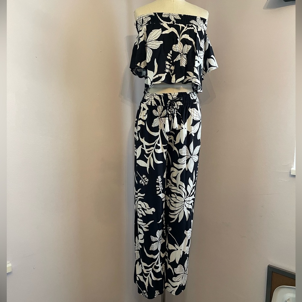 NEW Kiwi & Punch Black and White Floral blouse and pant set